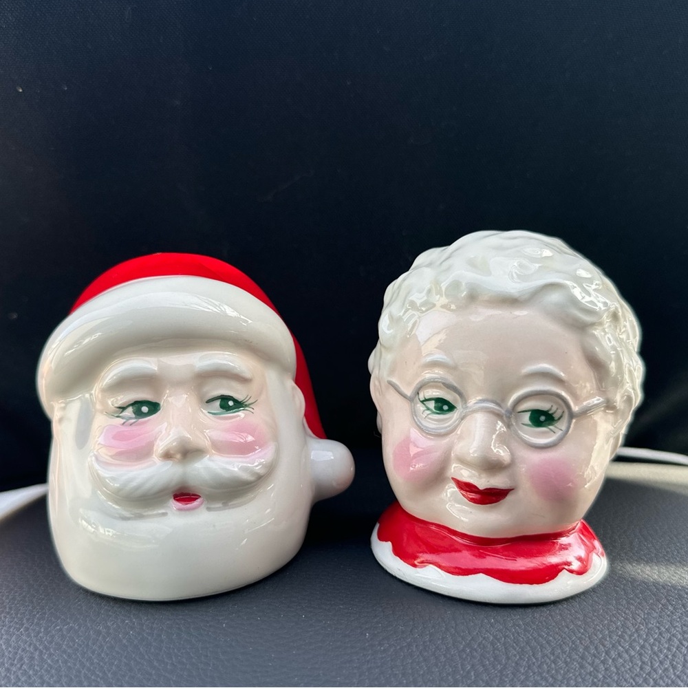 Santa & Mrs. Claus Salt and Pepper Shaker Set